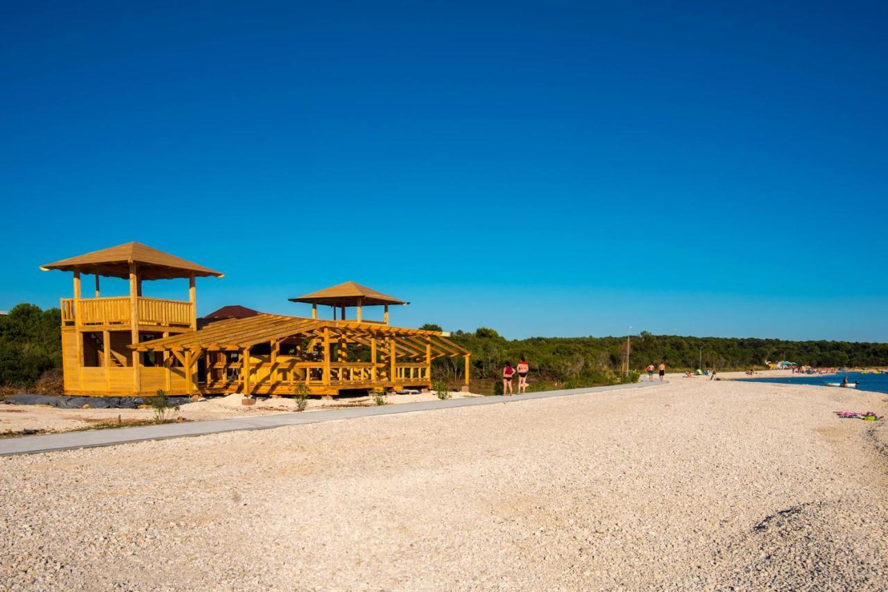 Teuta Apartments - A Beach And A Sea View Peroj Εξωτερικό φωτογραφία