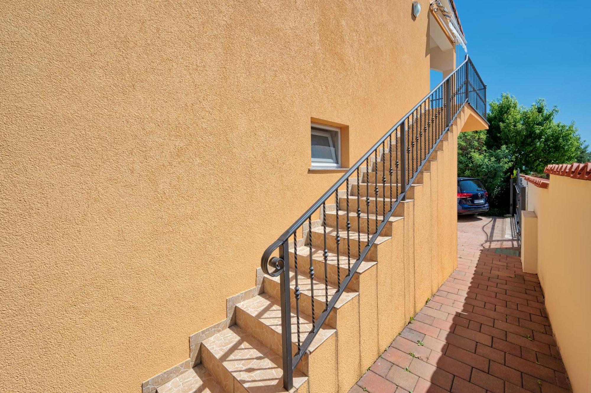 Teuta Apartments - A Beach And A Sea View Peroj Εξωτερικό φωτογραφία