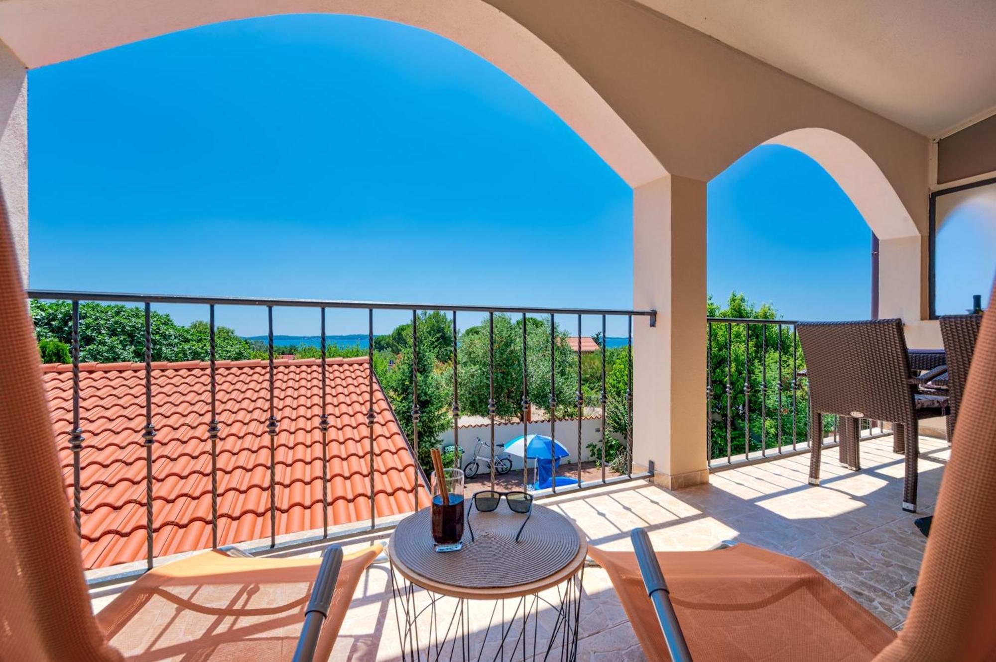 Teuta Apartments - A Beach And A Sea View Peroj Εξωτερικό φωτογραφία
