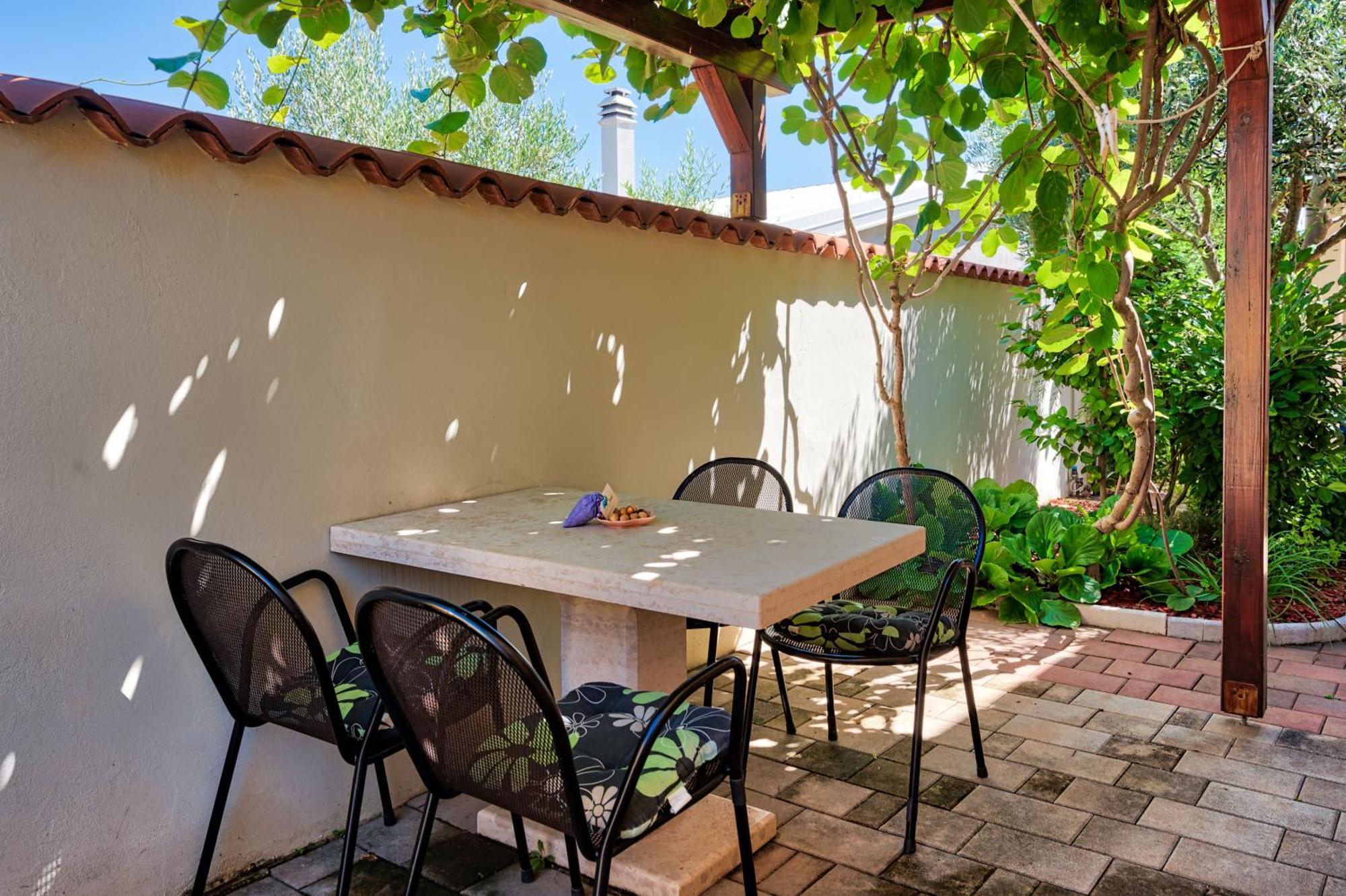 Teuta Apartments - A Beach And A Sea View Peroj Εξωτερικό φωτογραφία