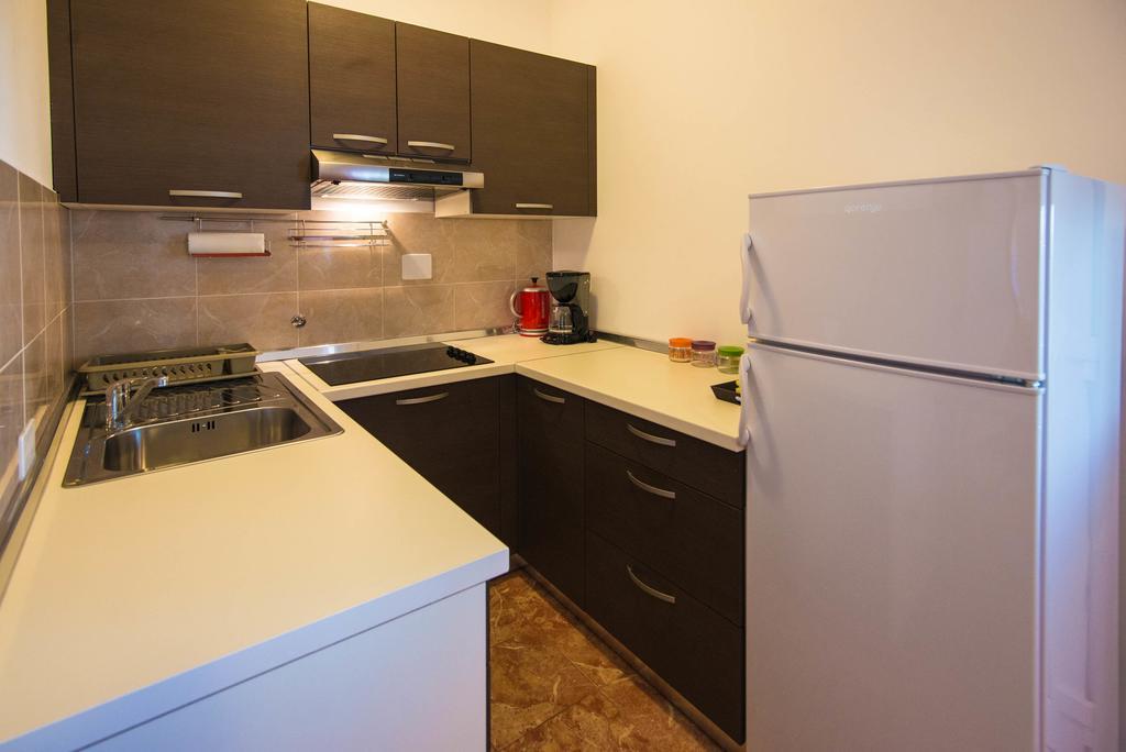 Teuta Apartments - A Beach And A Sea View Peroj Εξωτερικό φωτογραφία